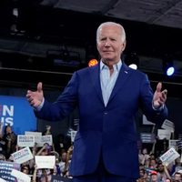 ¿Cómo los demócratas podrían reemplazar a Biden en la carrera por la presidencia?