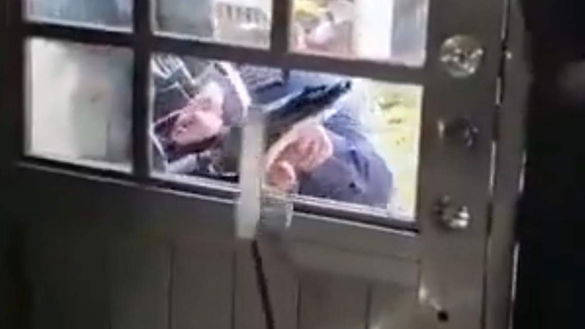 El video del la irrupción en el domicilio de la periodista