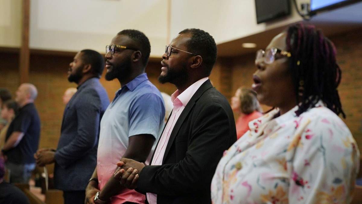 Los haitianos de Ohio encuentran solidaridad en la iglesia tras falsa acusación de comer mascotas