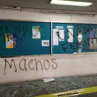 En la UNAM, feministas y estudiantes de ingeniería se enfrentan durante marcha contra el acoso