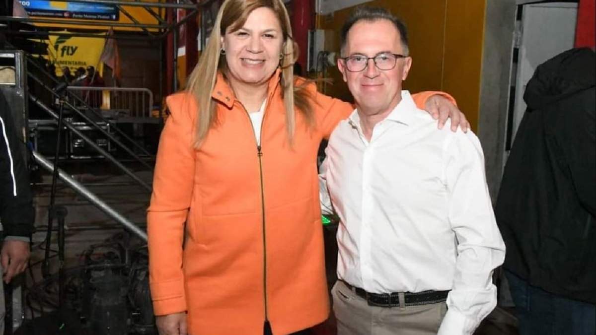 La intendenta de Plottier, Gloria Ruiz, y el candidato Luis Bertolini. Fuente: (Twitter)