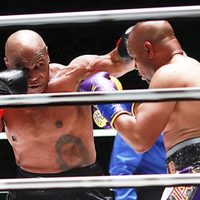 Tremenda producción de Mike Tyson en la pelea ante Roy Jones Jr.