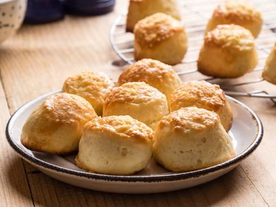 Scones con 3 ingredientes, que seguro tenés en casa: la receta exprés que resuelve tu merienda