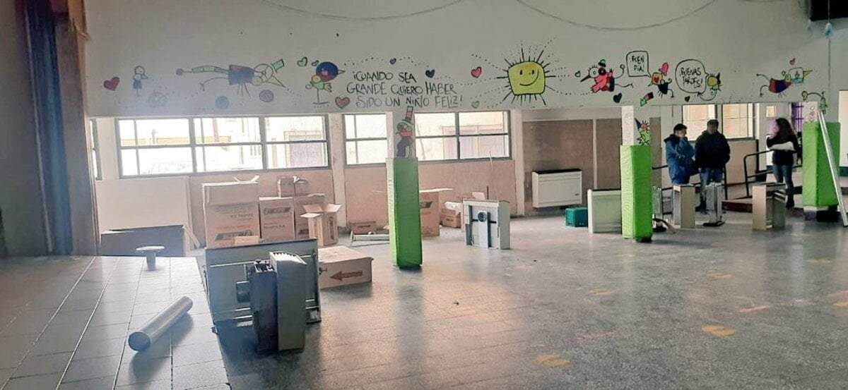 Obras de gas en la Escuela Primaria 143 de Cutral Co. Fuente: (Facebook)