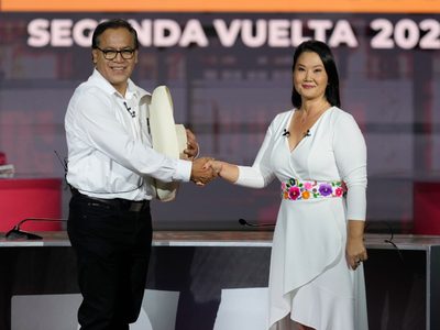 Peruanos votan en balotaje para elegir presidente entre conservadora Fujimori y nacionalista Sánchez