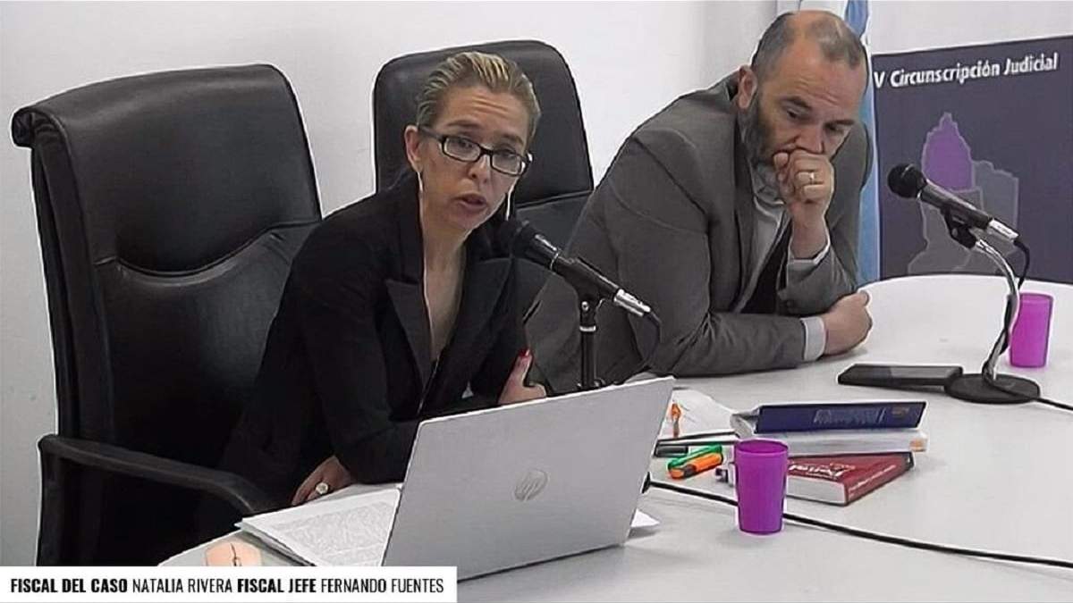 La fiscal del caso Natalia Rivera y el fiscal jefe Fernando Fuentes, en la audiencia de formulación de cargos. Fuente: (MPF)