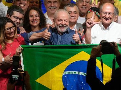 “Nuestro fénix”: Lula desafía las expectativas en Brasil