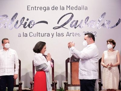 Premian en Mérida a la actriz Ofelia Medina por su activismo y defensa de derechos humanos