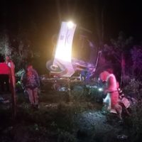 Vuelca autobús turístico en Oaxaca; mueren 3 adultos y 3 niños