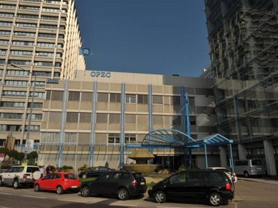 La OPEP+ desoye a Biden y anuncia un aumento gradual de la oferta de crudo