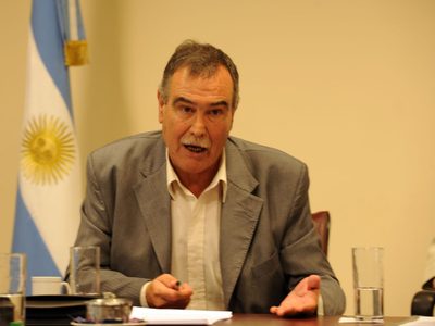 Javier Bertoldi convoca a los pobladores de Centenario a anotarse para participar del desfile cívico