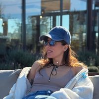 Gime Accardi impuso su estilo con una campera de gamuza que es furor esta temporada