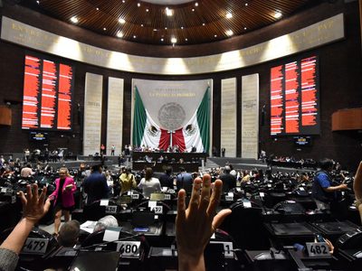 Morena aprueba en fast track nueva Ley de Ciencia; ignora exhorto de académicos