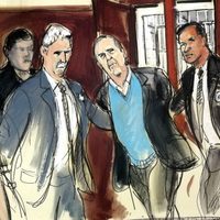 Harvey Weinstein se entrega en NY; paga 1 mdd de fianza y sale libre con un brazalete electrónico