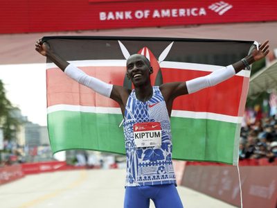 Muere en un choque el atleta Kelvin Kiptum; impusó récord mundial en el Maratón de Chicago en 2023