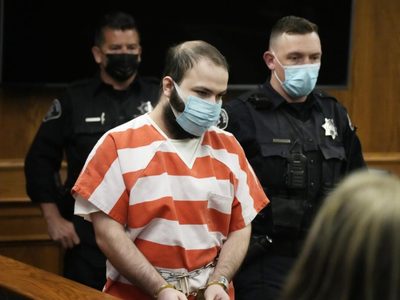 Padre de autor de masacre en Colorado en 2021 pensó que su hijo estaba poseído por espíritu maligno