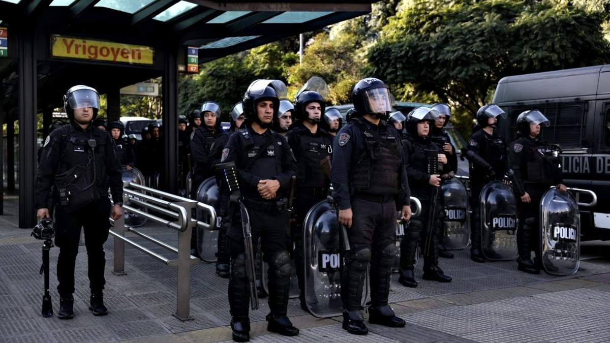 El protocolo antipiquete se puso a prueba durante las manifestaciones del miércoles. Fuente: (Twitter)