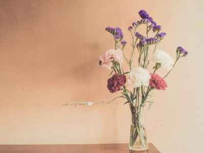 Con un retazo de tela y un trozo de cartón, creá las flores más lindas y darle un toque vintage a tus espacios