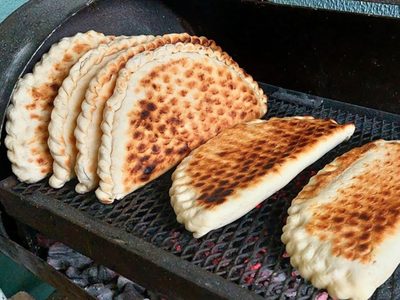 El día se presta para una tortilla parrillera rellena: seguí el paso a paso de esta receta fácil, tentadora y económica