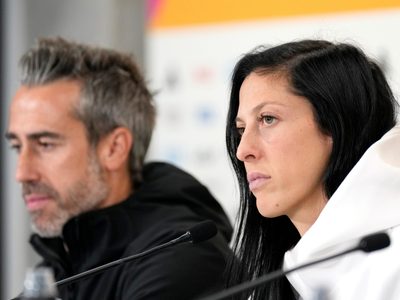 Jenni Hermoso acusa a Luis Rubiales de agresión sexual por besarla sin su consentimiento