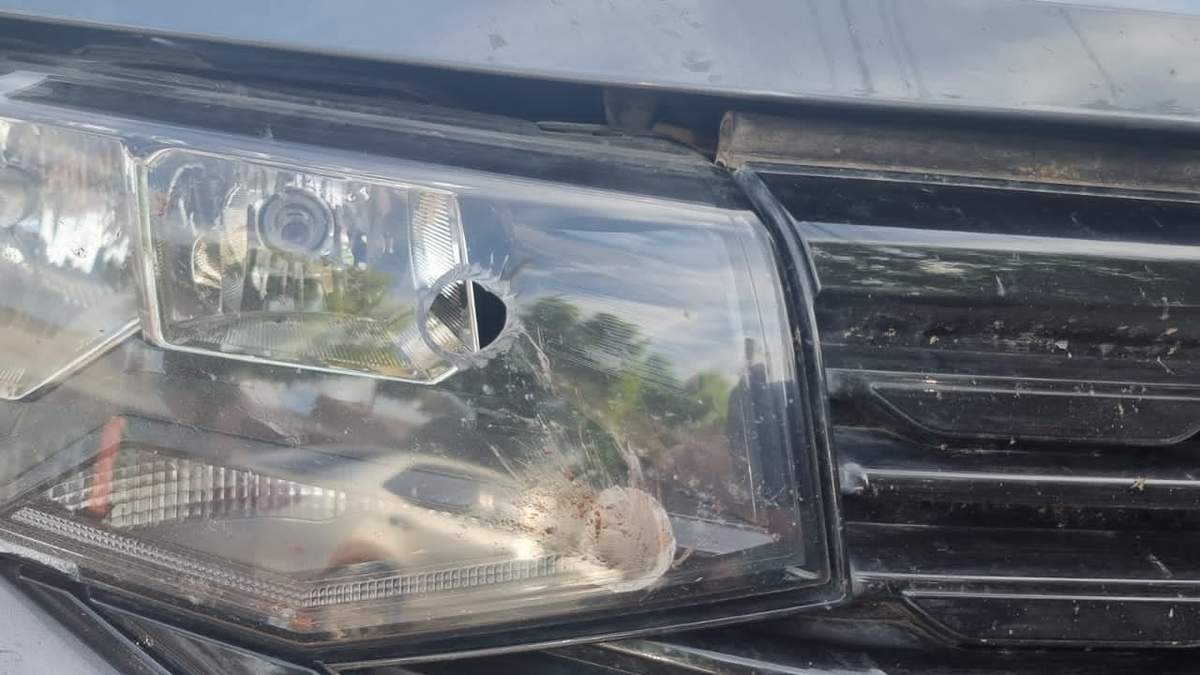 El automóvil del concejal de Añelo recibió tres impactos de bala. Fuente: (Facebook)