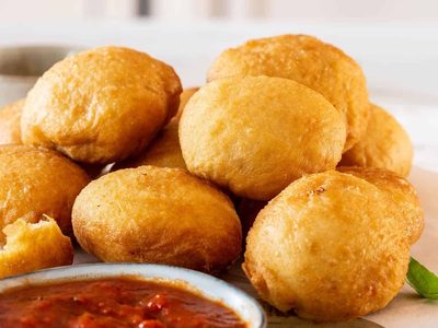 Comenzá el finde 10 puntos y hacé estas deliciosas bombitas de pizza con muy pocos ingredientes