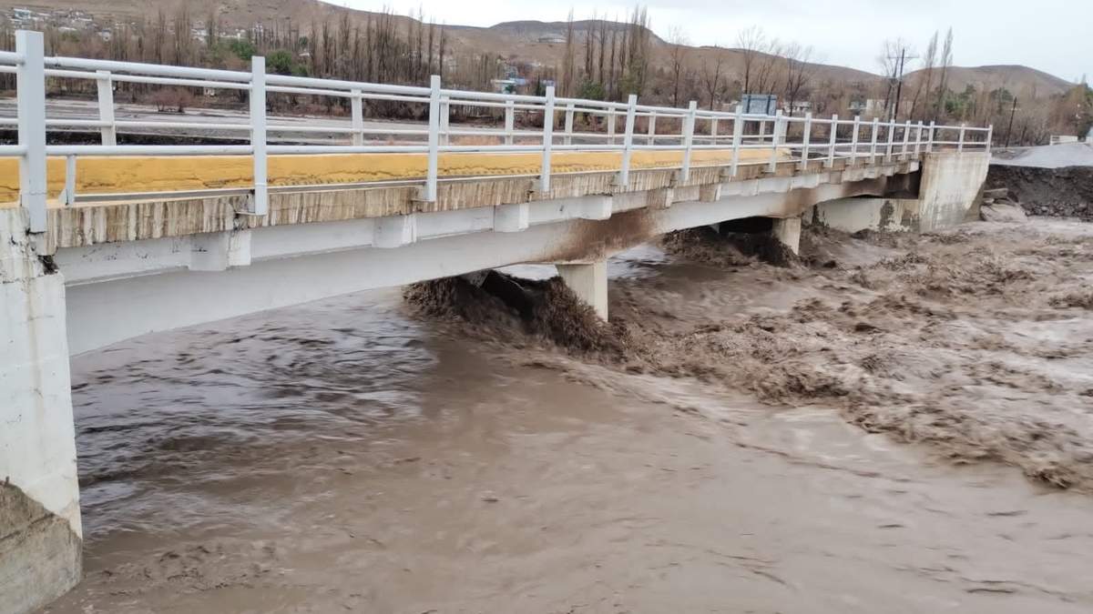 Crecida del río Neuquén. Fuente: (Radio Chos Malal)