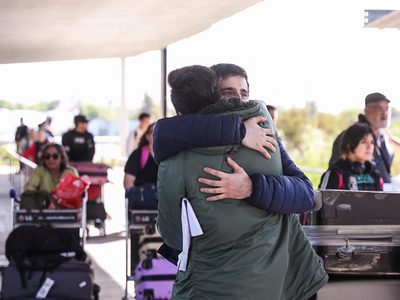 Llegó al país el cuarto vuelo con argentinos desde Israel y ya son más de 1.100 los repatriados