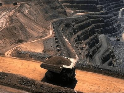 Fuerte caída de la producción minera metalífera y suba del petróleo