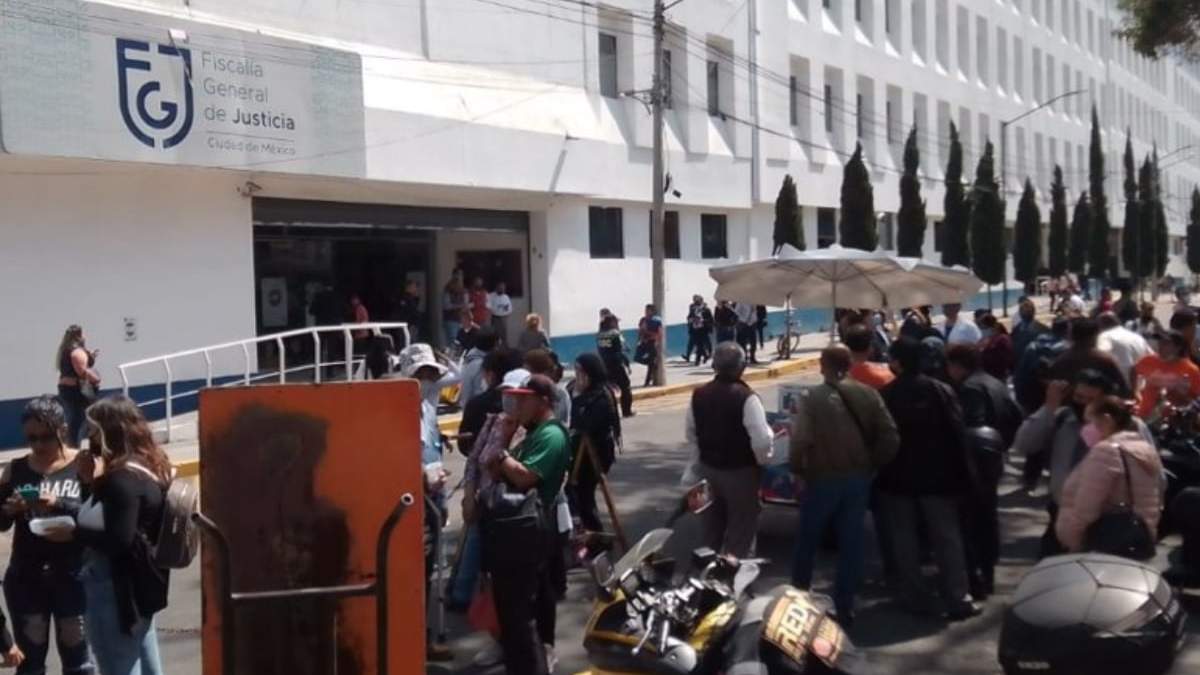 Protesta afuera de la FGJ