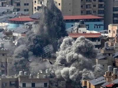 Presidente de Irán se disculpa por atacar a sus vecinos mientras misiles y drones golpean ciudades