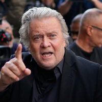 Steve Bannon, viejo aliado de Trump, queda libre tras cuatro meses en prisión