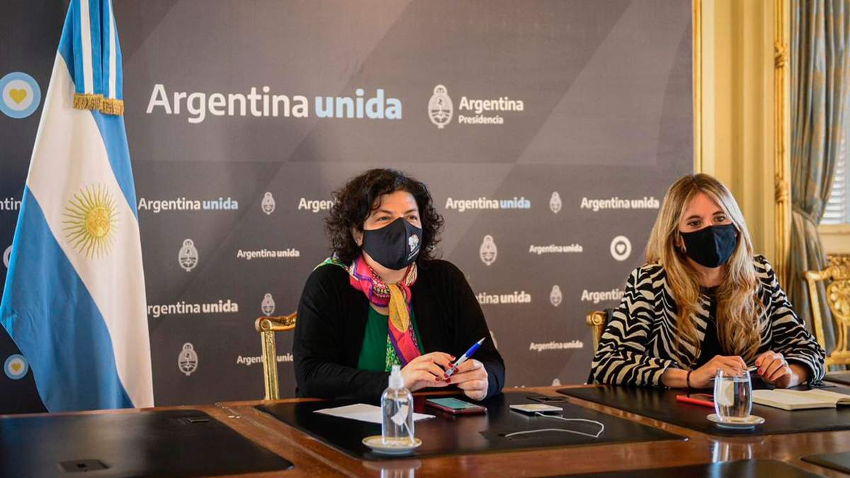 La ministra de Salud, Carla Vizzotti y la asesora presidencial, Cecilia Nicolini. Fuente: (Twitter)