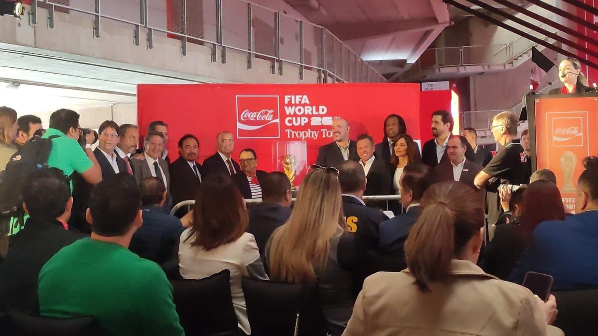 Llega a Gudalajara trofeo de la Copa del Mundo; autoridades afirman en que “México está en paz” tras narcobloqueos
