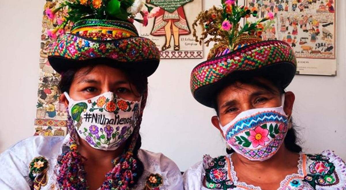 Artesanas confeccionan tapabocas. Fuente: (Twitter)