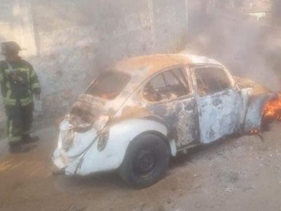 Con todo y presencia policiaca incendian cuatro taxis en Acapulco