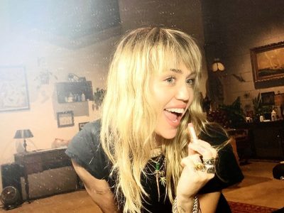 "¿Asqueroso?" Miley Cyrus compartió cuando Cody Simpson olió su... ¡Paren un poco!