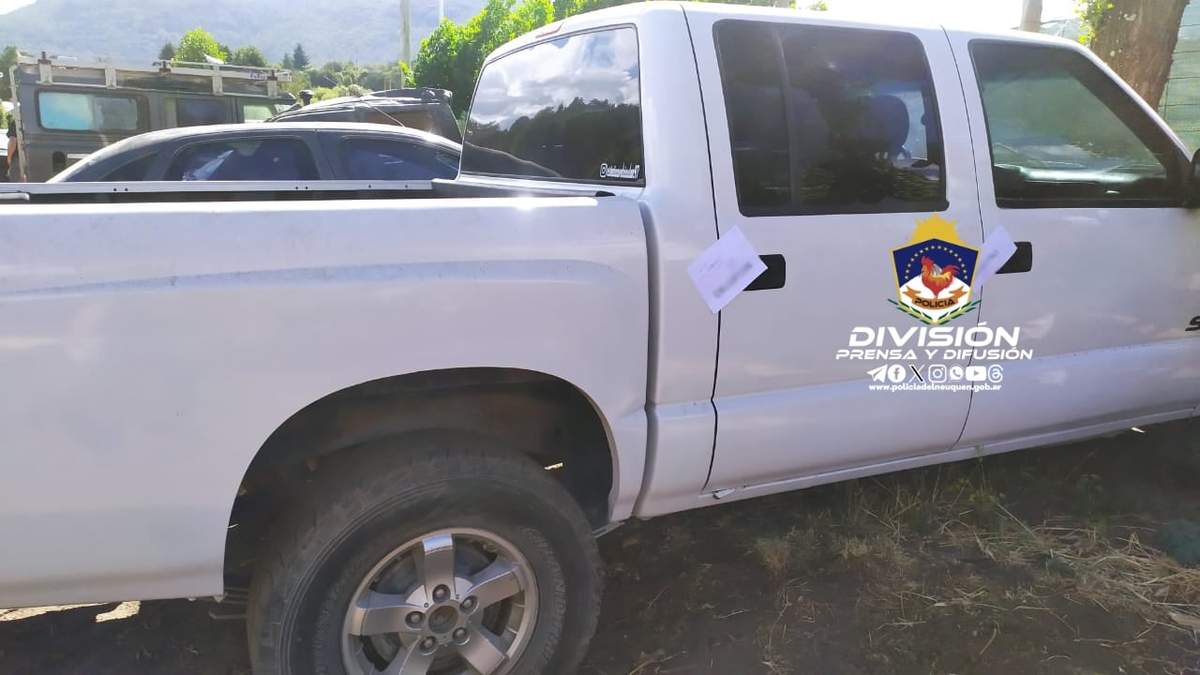 La camioneta robada y recuperada en San Martín de los Andes. Fuente: (Policía de Neuquén)