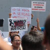 Periodistas marchan en demanda de justicia tras crimen de reportero en Chiapas