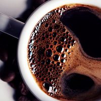 No tires el café que te sobró del día: mirá cómo utilizarlo para reducir las ojeras