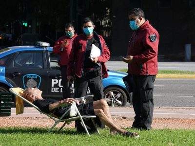 La jubilada que salió a tomar sol le marcó la cancha a Larreta: "El jueves salgo de nuevo"