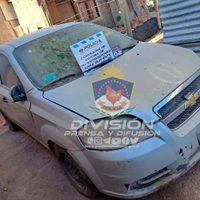 Recuperaron un auto robado en total estado de abandono y secuestraron un arma