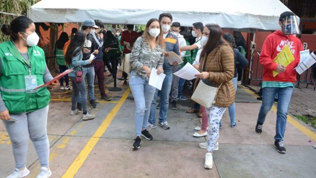 Aplicación de vacunas contra el covid-19 en el Deportivo Xochimilco