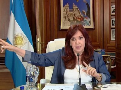 Nueva carta de CFK: “La Nación una vez más vuelve a amenazar con meter presa a Florencia, mi hija”