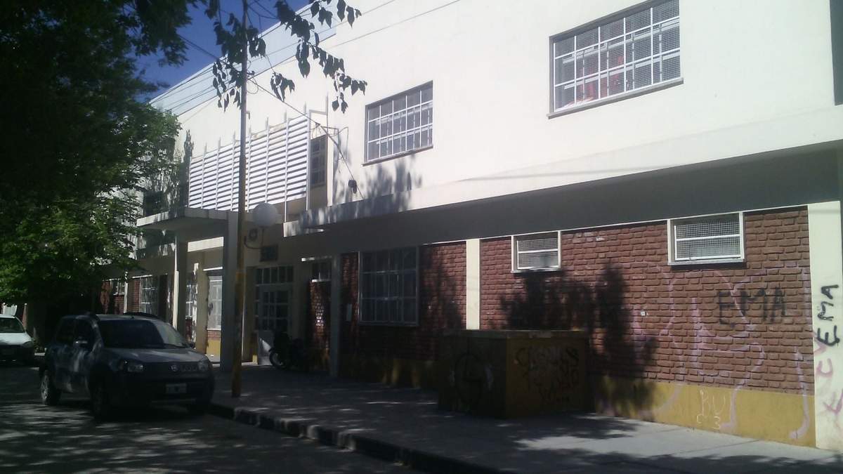 Escuela CEM 70 de Villa Regina. Fuente: (Twitter)