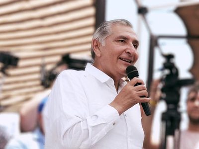 Arremete Adán Augusto contra Televisa: “Ni en sus novelas quiero que me saquen”