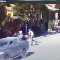 Exoneraron al policía que agredió injustificadamente a una pareja de motociclistas