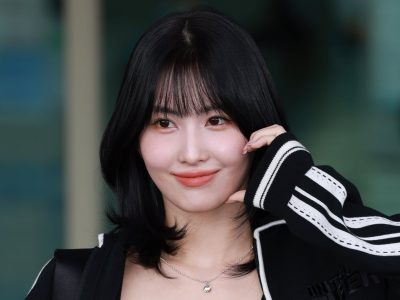 El look total black de Momo, de Twice, ideal para el invierno