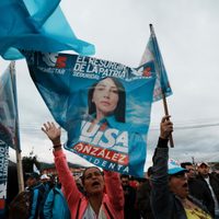 Perfilan sondeos a boca de urna segunda vuelta presidencial en Ecuador entre González y Noboa