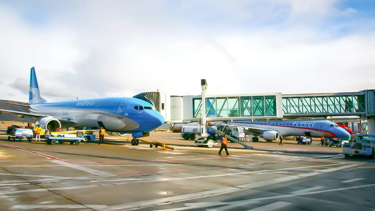 Avión de Aerolíneas Argentinas en Bariloche. Fuente: (Twitter)
